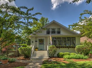 908 S Vine Ave, Park Ridge, IL 60068