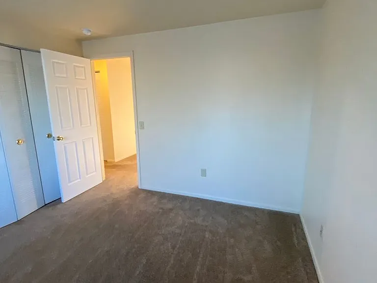 300 Sheridan Park — Photo 17