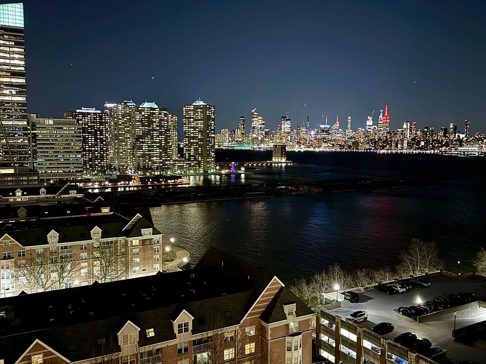 View of Hudson river & Midtown Manhattan from living room & bedroom