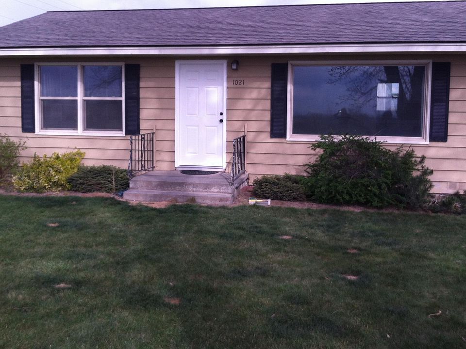 Front of house facing street.