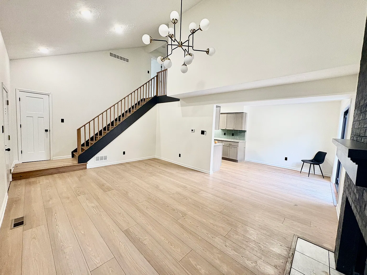2 bed, 1.5 bath, 1120 sqft, $2,600 — Photo 3