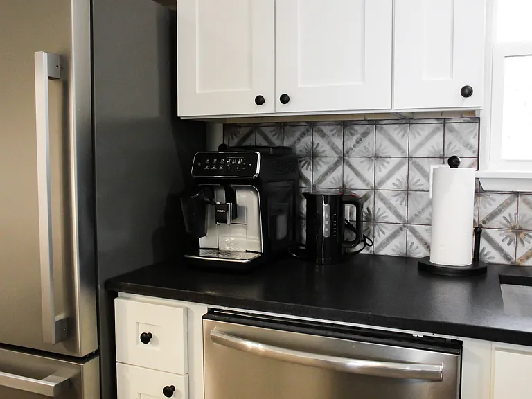 Automatic coffee machine and tea kettle