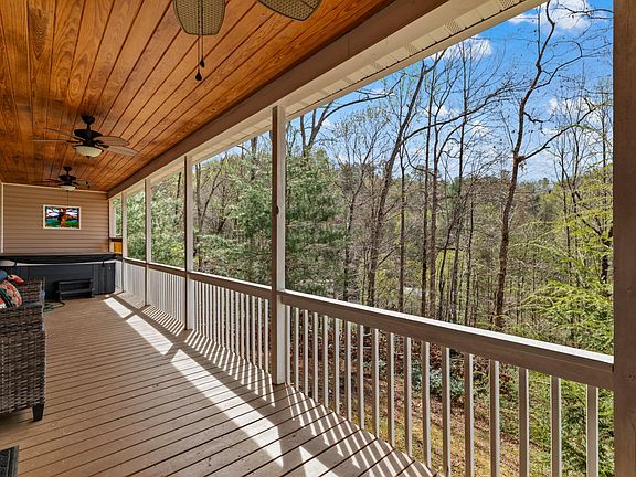 2nd image of 2129 Duck Pond Ln