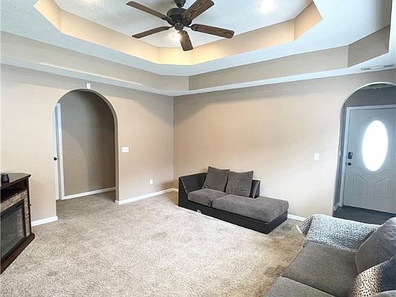3rd image of 10410 Hunt Cir