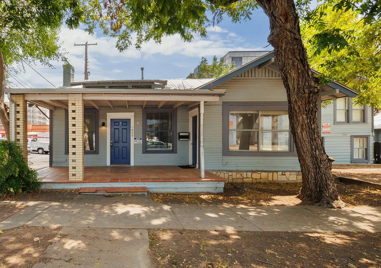 Available August: Prime Location - 3 Br / 1 Ba Home Located In Downtown And Walk To Ut — Photo 1