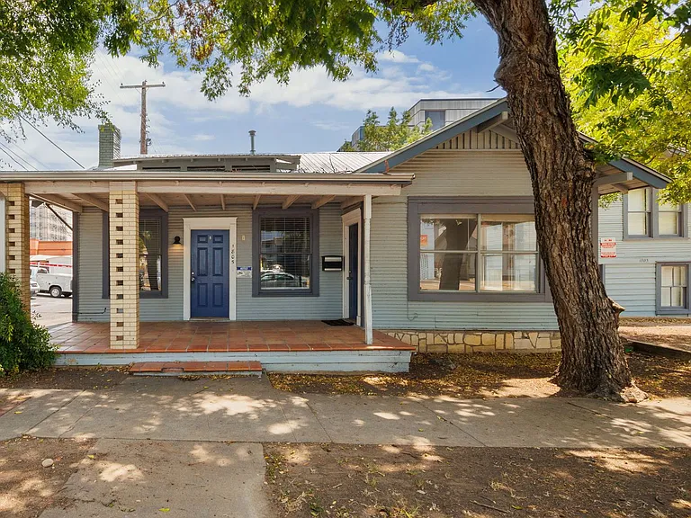 1805 Nueces St — Photo 1