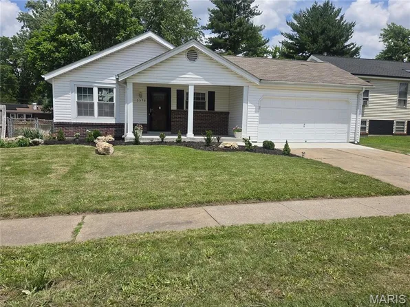 2375 Indiancup Dr, Florissant, MO 63033