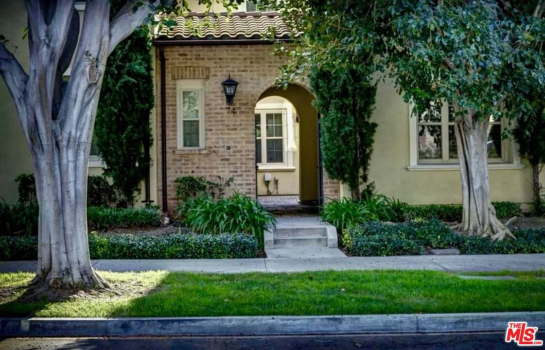 3 bed, 3.0 bath, 1808 sqft, $5,500 — Photo 1