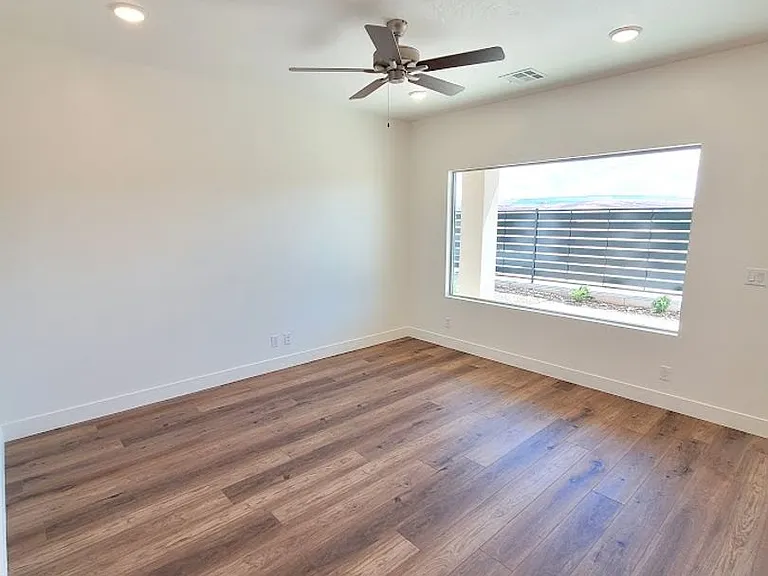 515 S Stewart Creek Cv — Photo 9