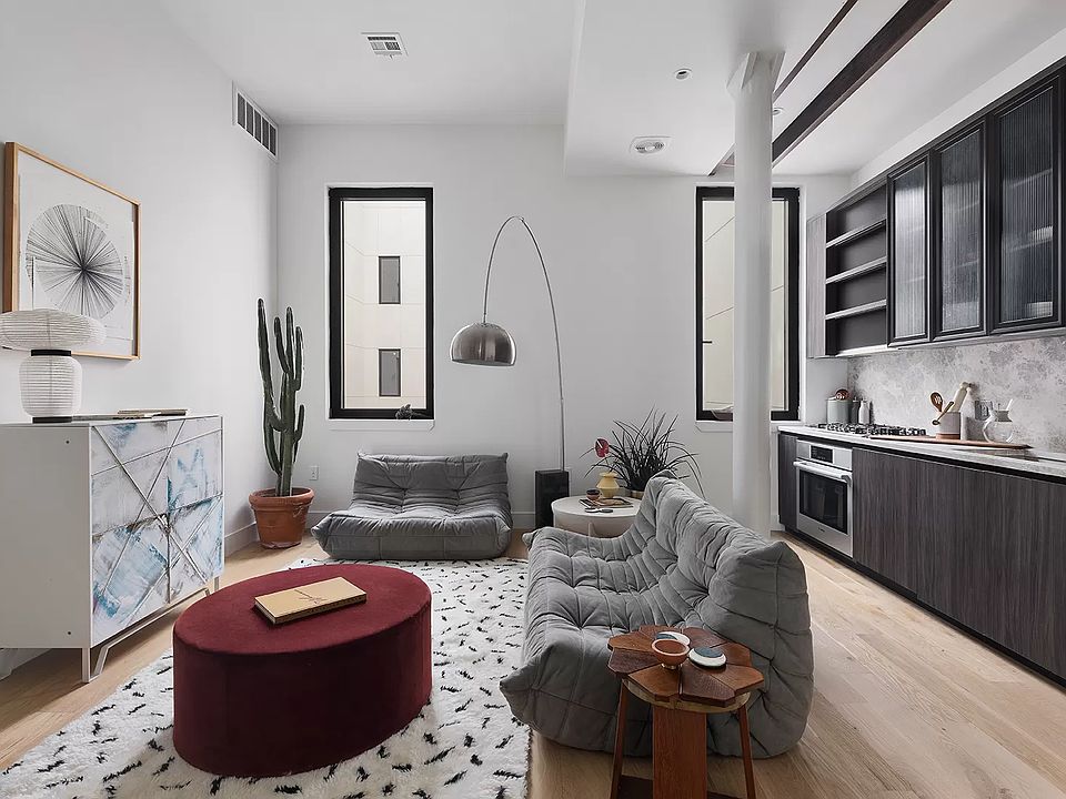 1st image of 10 Quincy St APT 3B