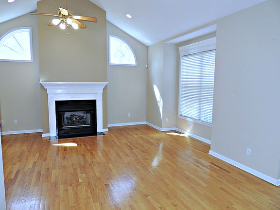 3rd image of 1110 Brookstone Dr