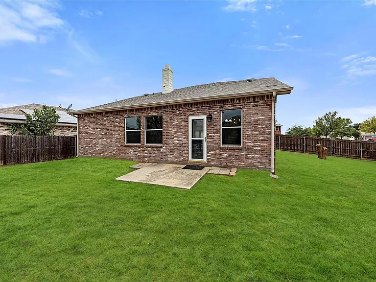 1701 Silverwood Ln — Photo 29