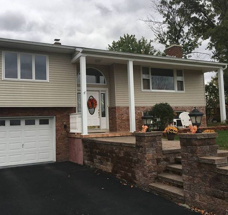 1st image of 4 Willow Ln