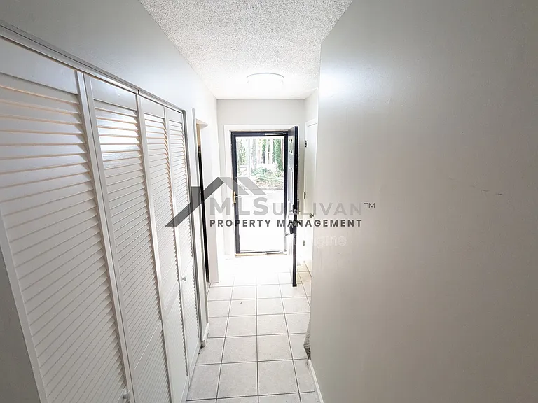 4 Willow Bridge Dr #1 — Photo 8