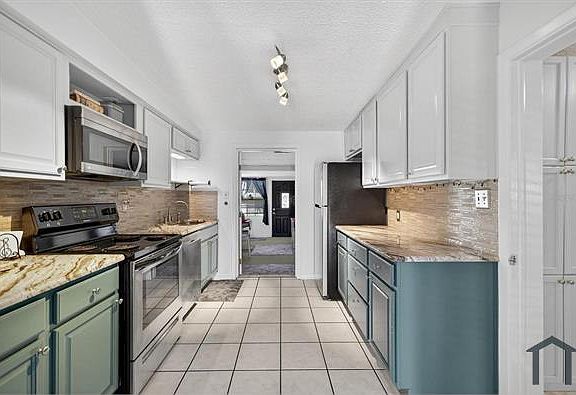 3rd image of 11031 Martha Ave