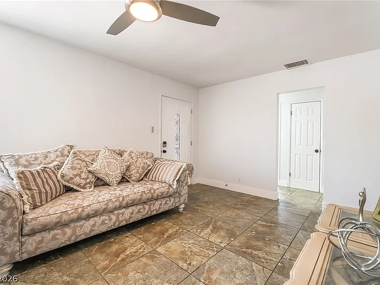 28 Hansen St — Photo 4