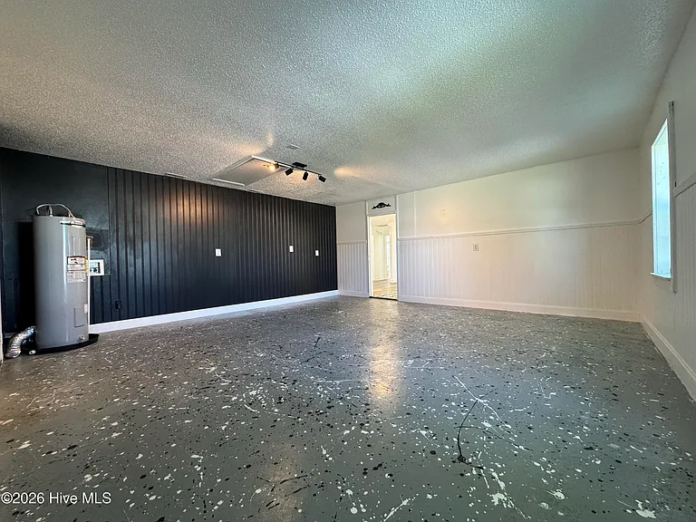 502 Worth Dr — Photo 33