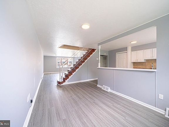 5th image of 2839 Tremont St