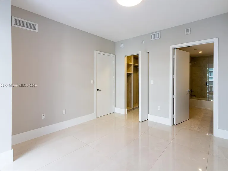 488 NE 18th St #311 — Photo 19