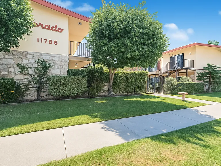 11740 Gurley Ave #1 — Photo 4