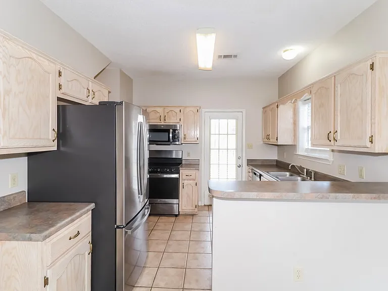 784 Breeze Way — Photo 8