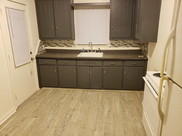 107 State St — Photo 3