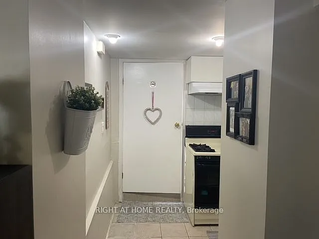 16 bed, $850 — Photo 3