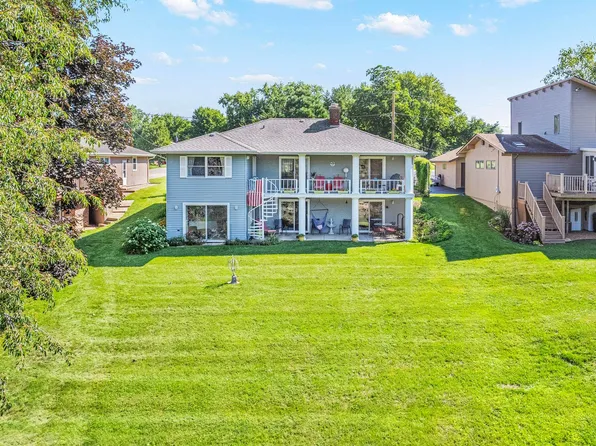 375 Holiday Dr, Somonauk, IL 60552