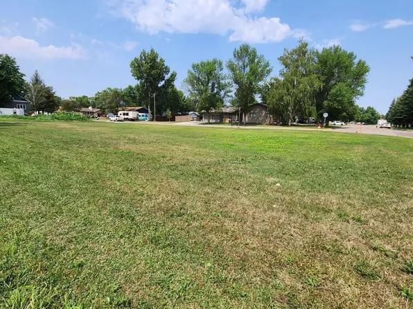 242 6th Ave NE, Garrison, ND 58540