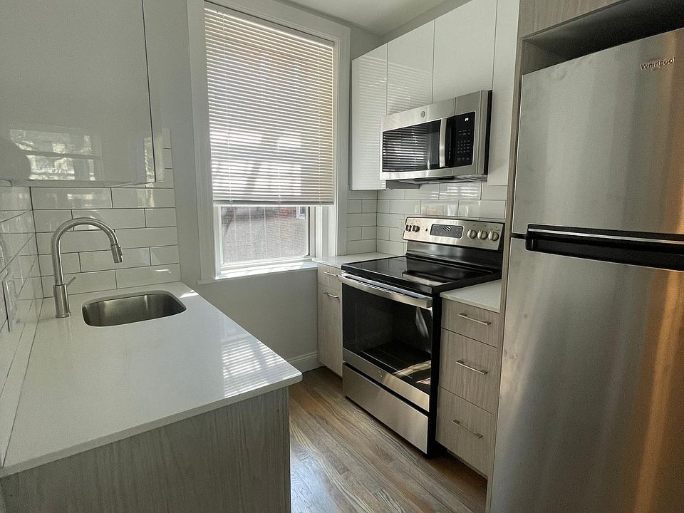 2nd image of 36A Queensberry St #16