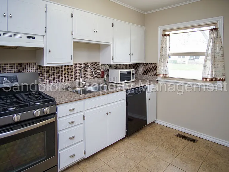 3549 S Richmond Ave — Photo 7