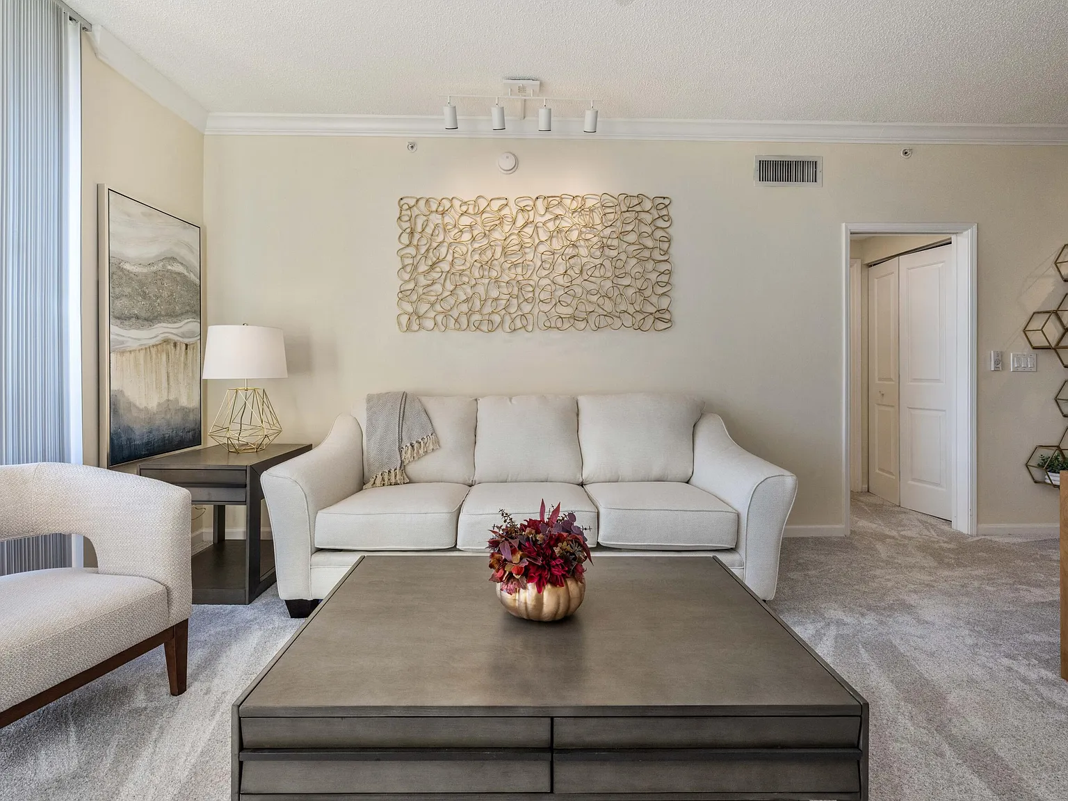 1 bed, 1.0 bath, 706 sqft, $3,500 — Photo 4