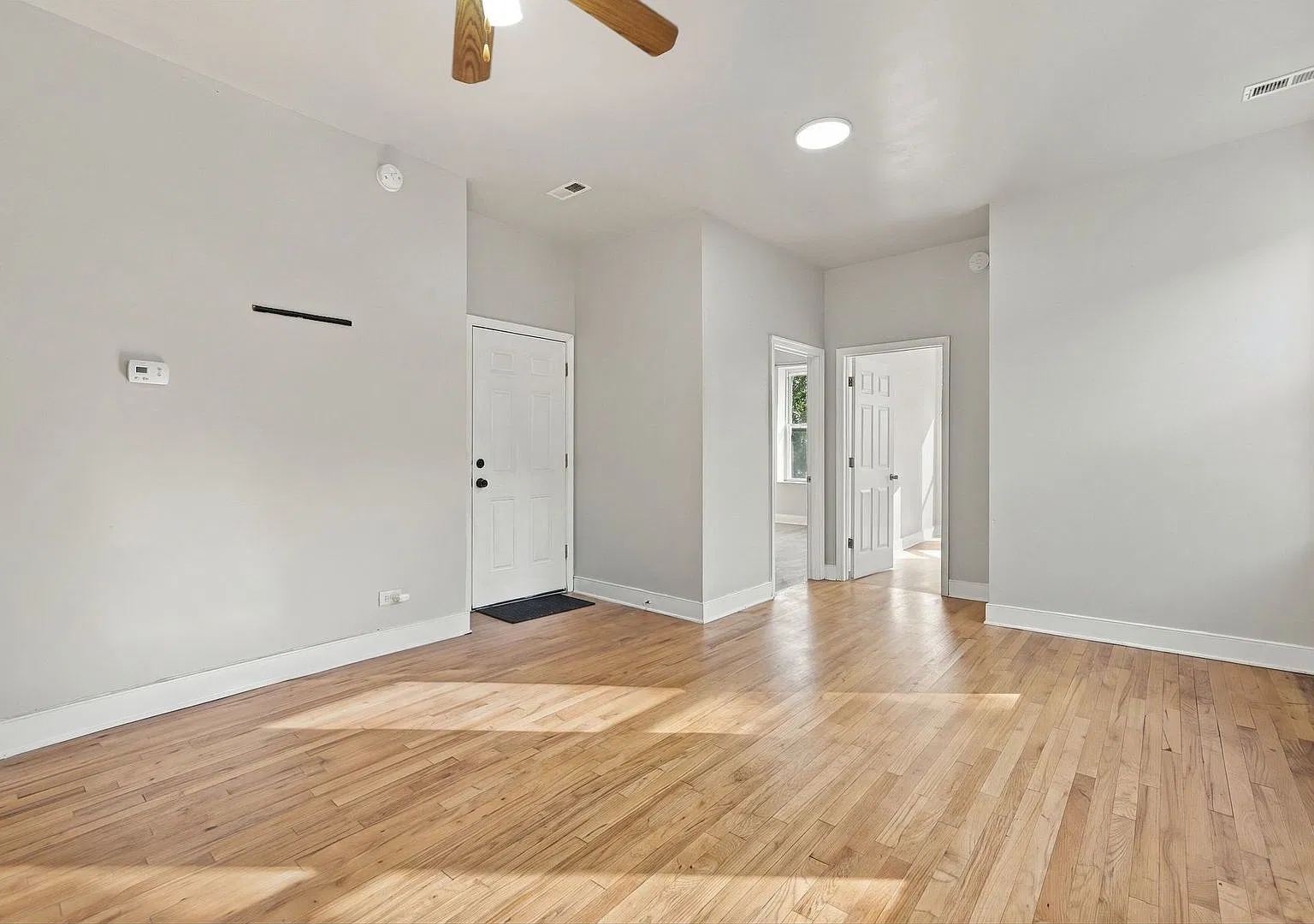 3 bed, 1112 sqft, $1,500 — Photo 2