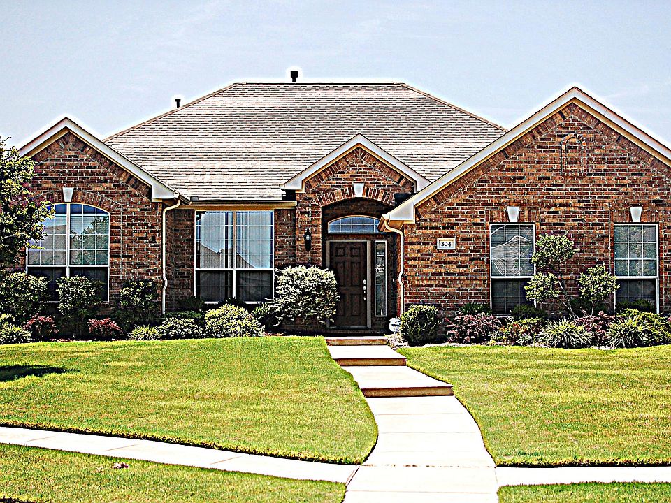 1st image of 304 Huntington Dr