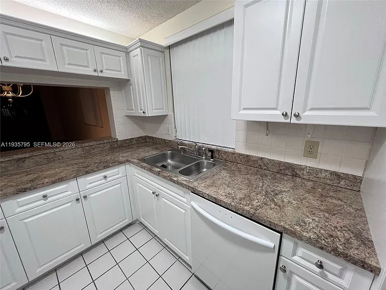 10426 E Clairmont Cir #212 — Photo 4