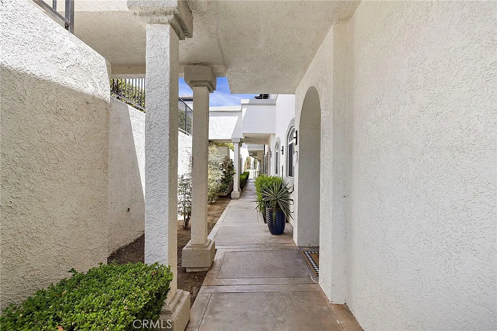 2 bed, 1098 sqft, $3,750 — Photo 4