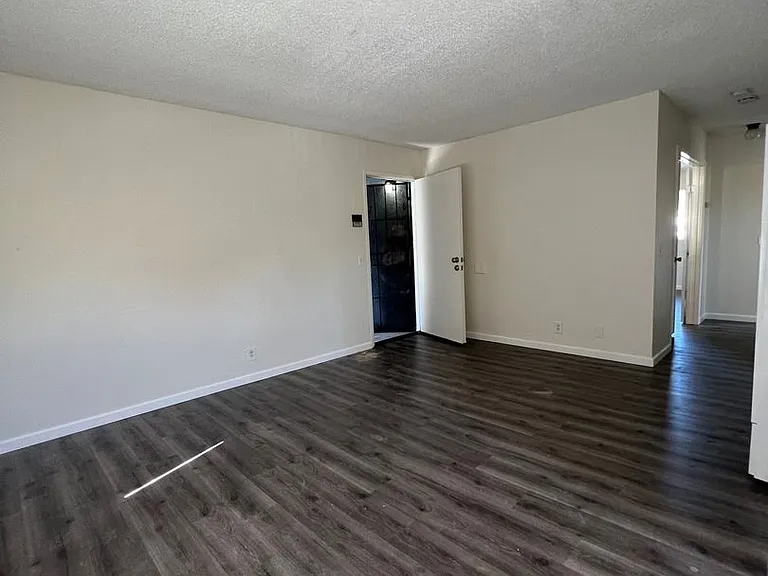 3440 Helix St — Photo 10