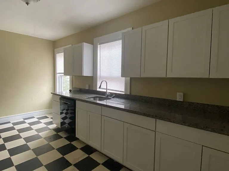 271 Broadway St — Photo 5