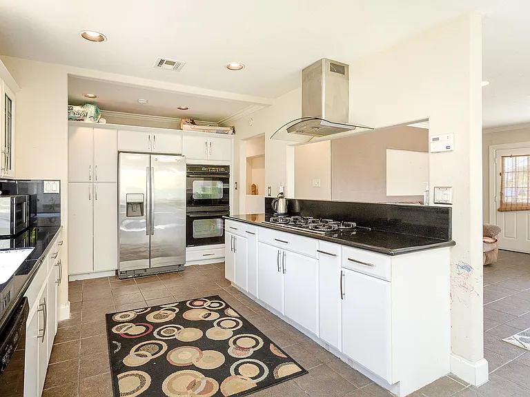 1086 Appleton Rd — Photo 9