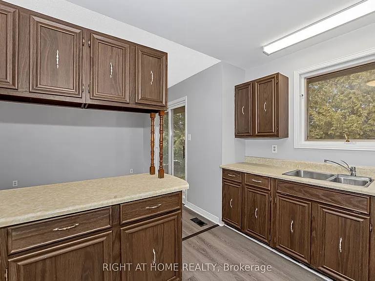 1864 Manotick Station Rd — Photo 13