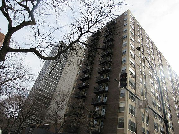 4th image of 3033 N Sheridan Rd APT 403