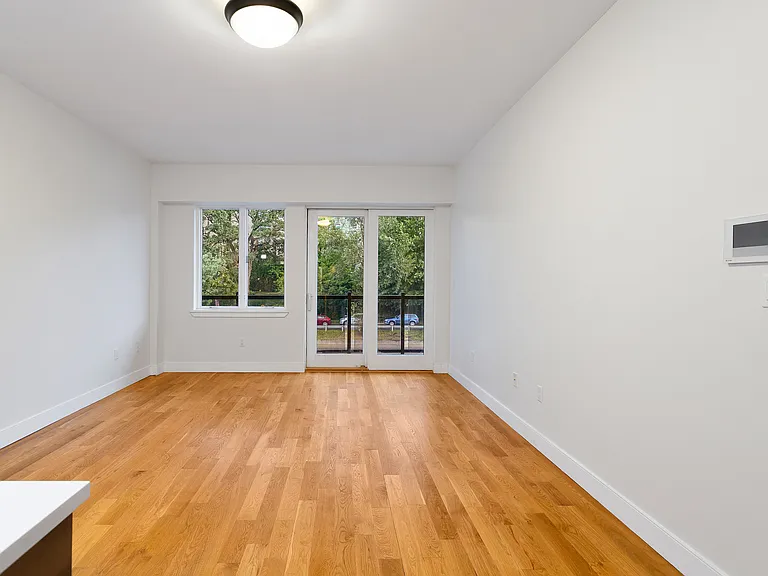 2727 Henry Hudson Pkwy W #303 — Photo 10