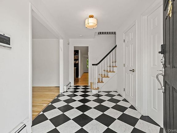 3rd image of 21 Ardsley Drive