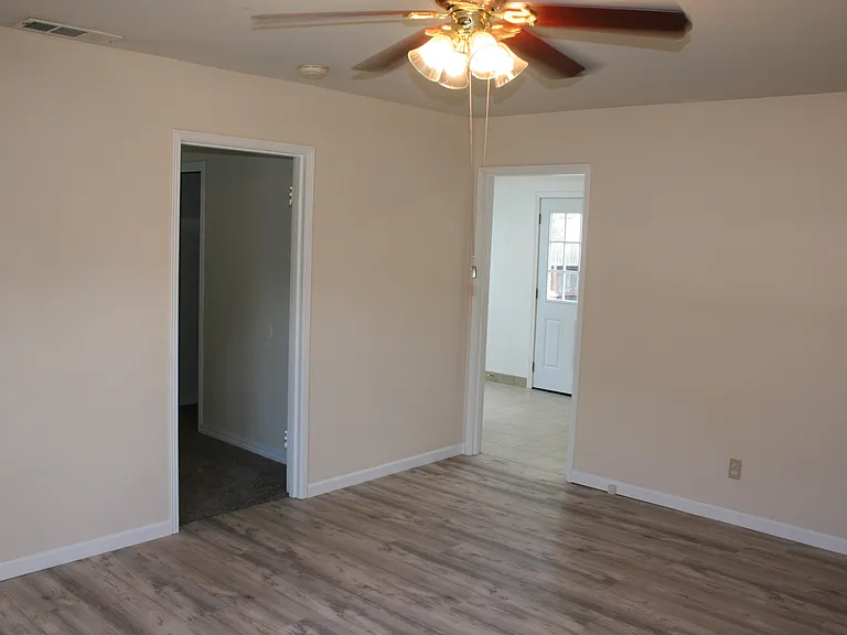 1460 Oxford Way — Photo 29