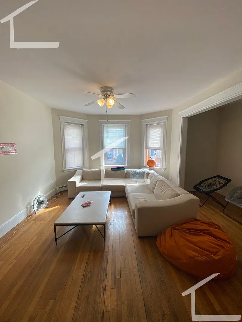 Awesome 3 Bed 2 Bath In Brighton.... Sept 1st Move In — Photo 3