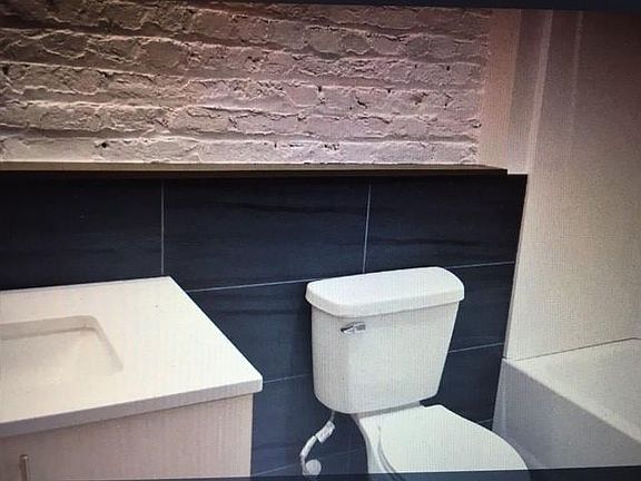4th image of 404 N Henry St #404