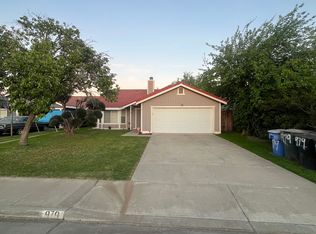 979 Robin Ct, Hanford, CA