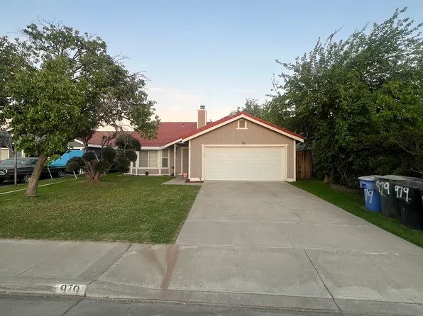 979 Robin Ct, Hanford, CA 93230