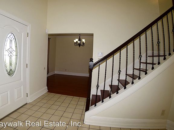 5th image of 17 Danbury Ct