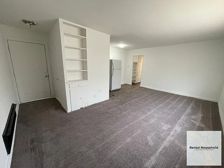 15211 Fenkell St — Photo 9